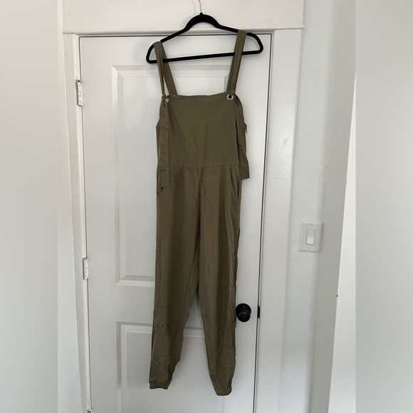 New blood + bone ladies jumpsuit - Picture 1 of 3